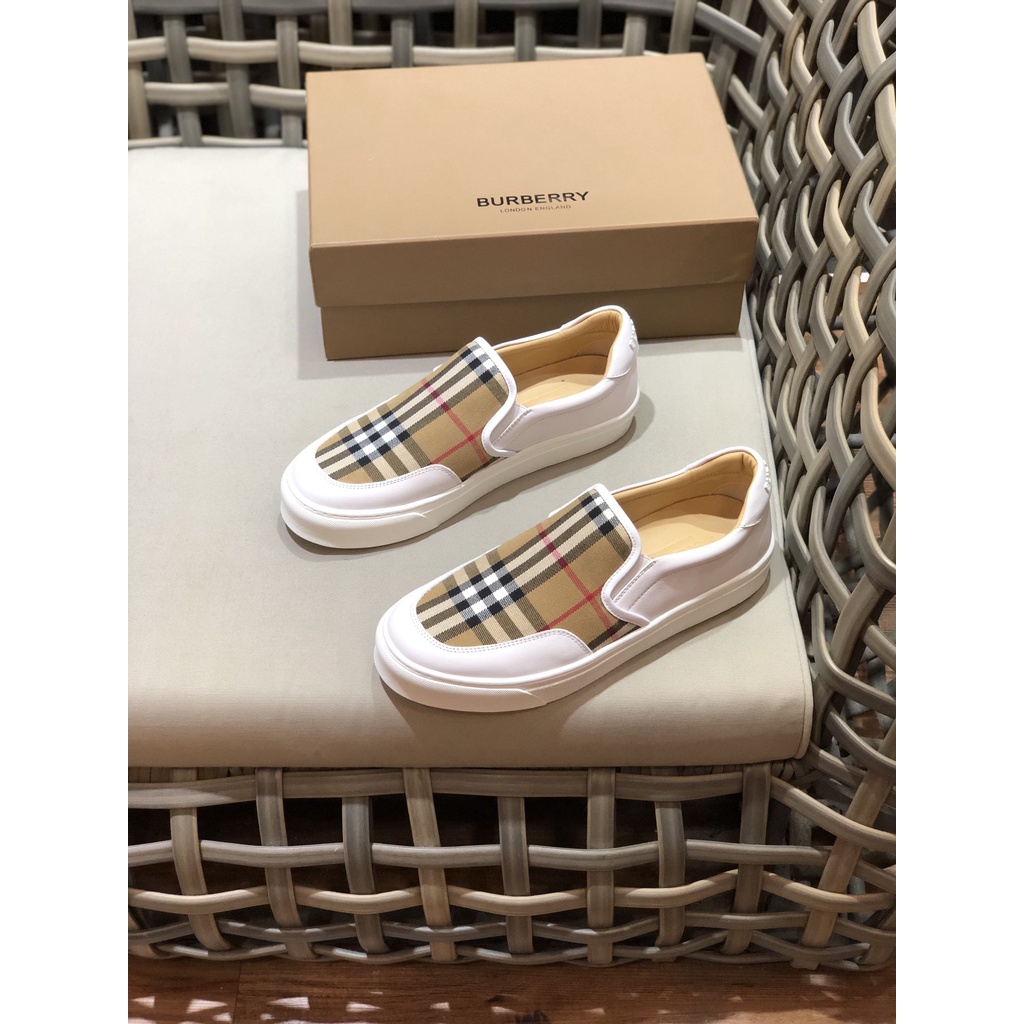 Giày lười nam da thật Burberry BBR thiết kế trẻ trung với họa tiết caro kinh điển của thương hiệu