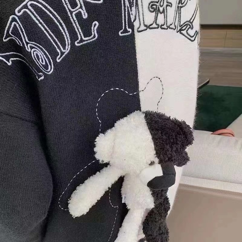 Áo khoác len nữ cardigan âm dương đen trắng tương phản cổ chữ V gắn gấu bông tay dài Hàn Quốc ulzzang