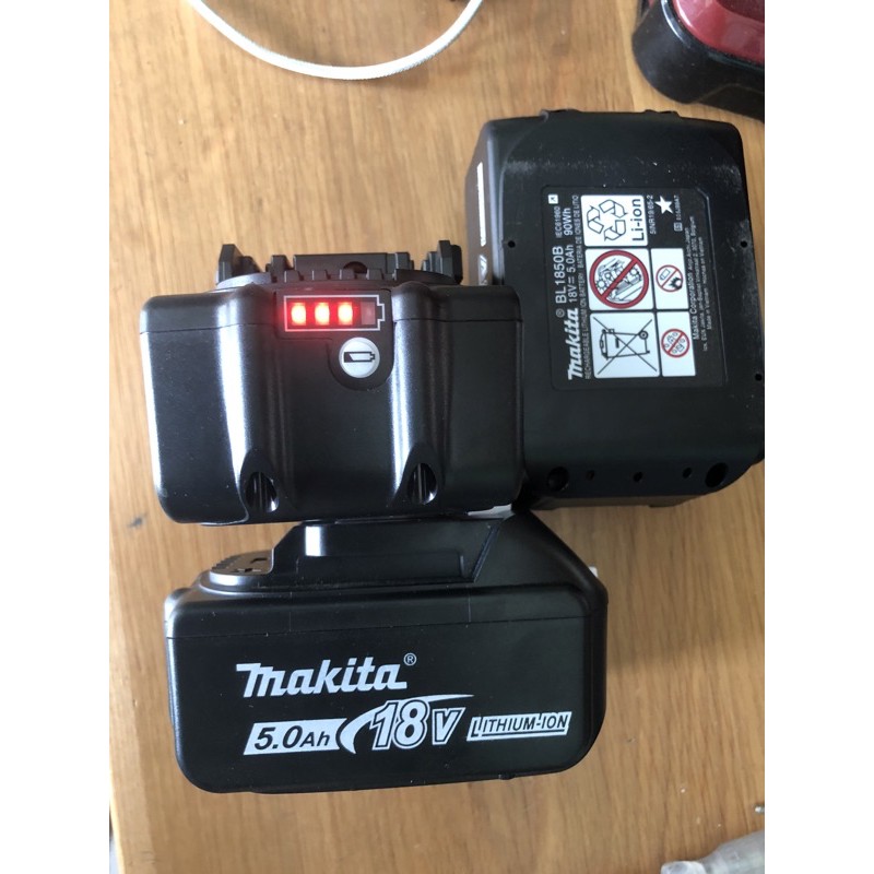 võ makita 18v có led như zin