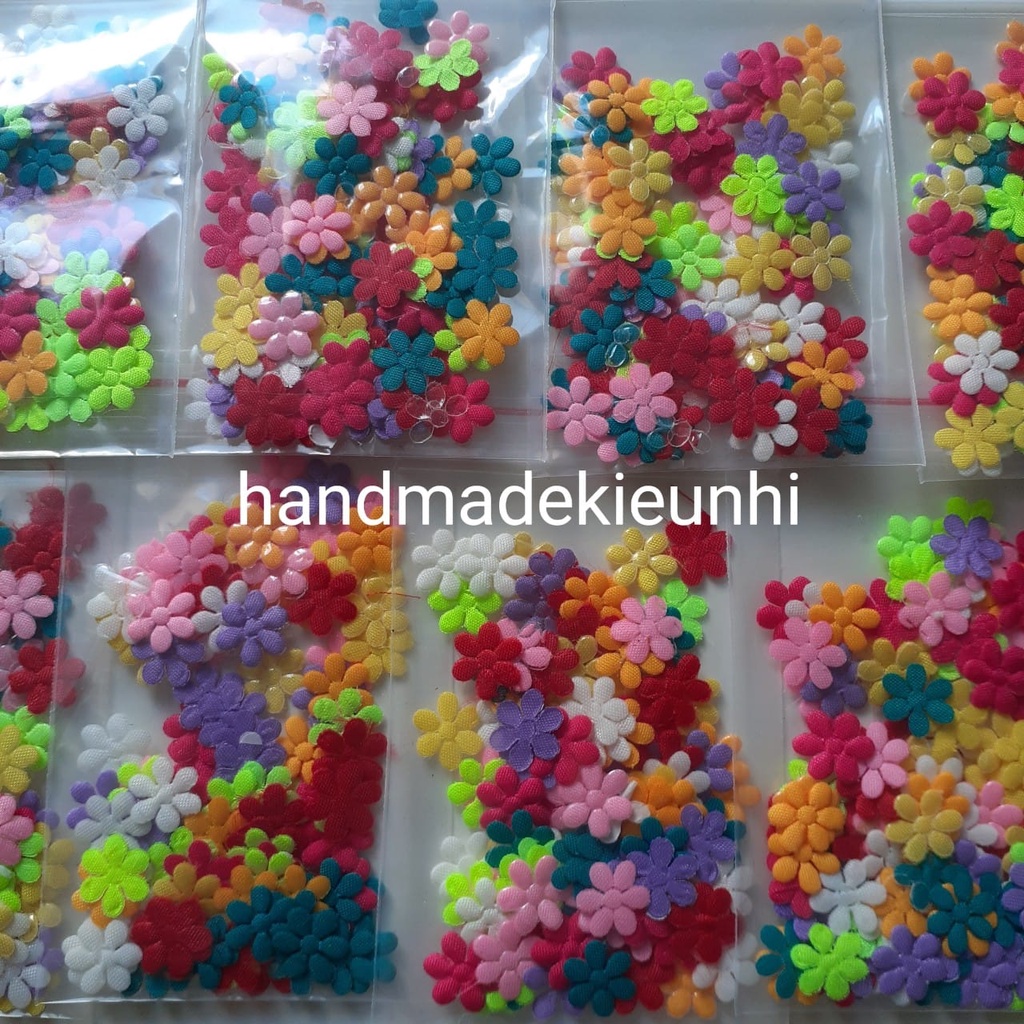 100 hoa vải size nhỏ 1cm, trộn nhiều màu - Thích hợp trang trí thiệp, bưu thiếp, bao lì xì,....