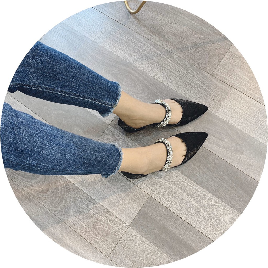 Sandal bít mũi quai ngang đính đá sang chảnh - Form rộng 1 size | BigBuy360 - bigbuy360.vn