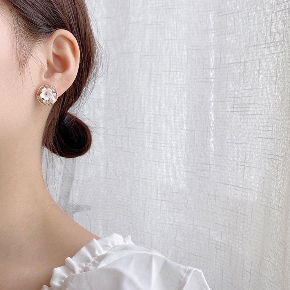 Đôi khuyên tai hình hoa đính ngọc trai giả thanh lịch thời trang cho nữ