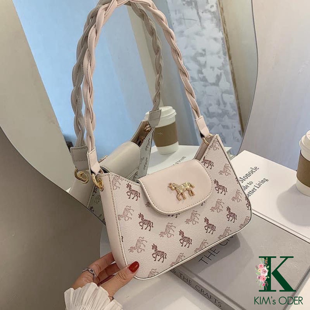 Túi da cắp nách, đeo chéo hoạ tiết con ngựa mới nhất | BigBuy360 - bigbuy360.vn