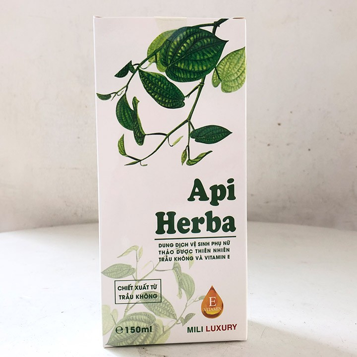 Dung Dịch Vệ Sinh Phụ Nữ Api Herba - Chiết Xuất Từ Trầu Không &amp; Vitamin E CHAI 150ML