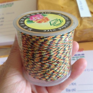 Cuộn chỉ ngũ sắc