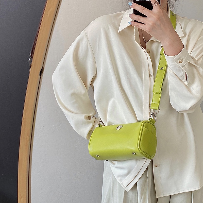 Túi đeo chéo nhỏ IELGY màu xanh lá/ đen có khóa kéo thời trang cho nữ