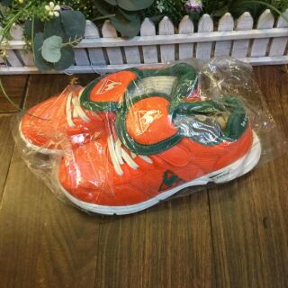 Giầy thể thao trẻ em