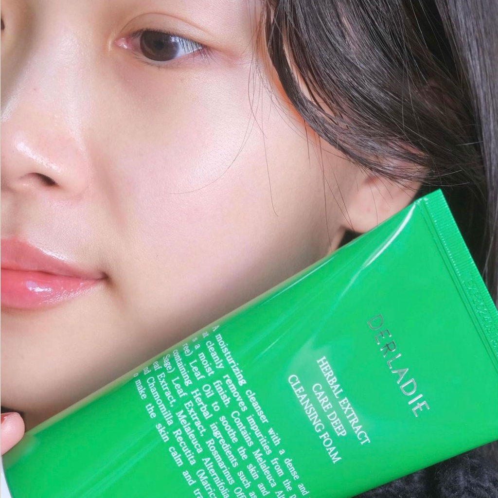 Sữa Rửa Mặt Tràm Trà Sạch Sâu, Kiềm Dầu Derladie Herbal Extract Care Deep Cleansing Foam 150ml