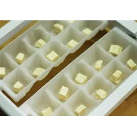 Khay đá vuông 12 viên HPL59 - Khuôn làm đá viên bằng nhựa tiện lợi 12 viên HOFACO