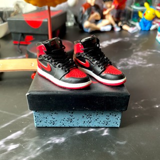 Móc Khóa Giày Jordan 1 Mid Banned - Mô Hình Giày Mini