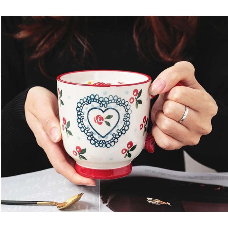 Cốc có quai hoạ tiết Cherry hoa hồng Bắc Âu (dáng cao 350ml)