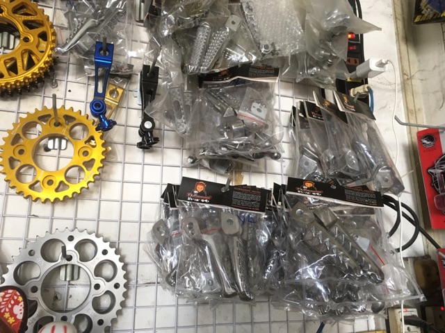 Gác chân nhôm cho xe Yamaha và Honda