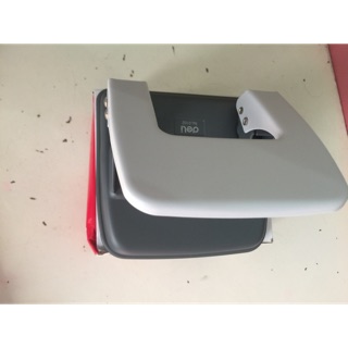 Máy bấm lỗ tài liệu