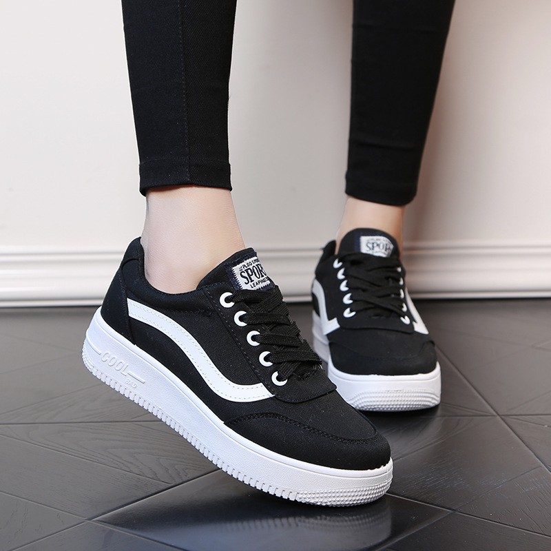 Giày Sneaker Nữ 