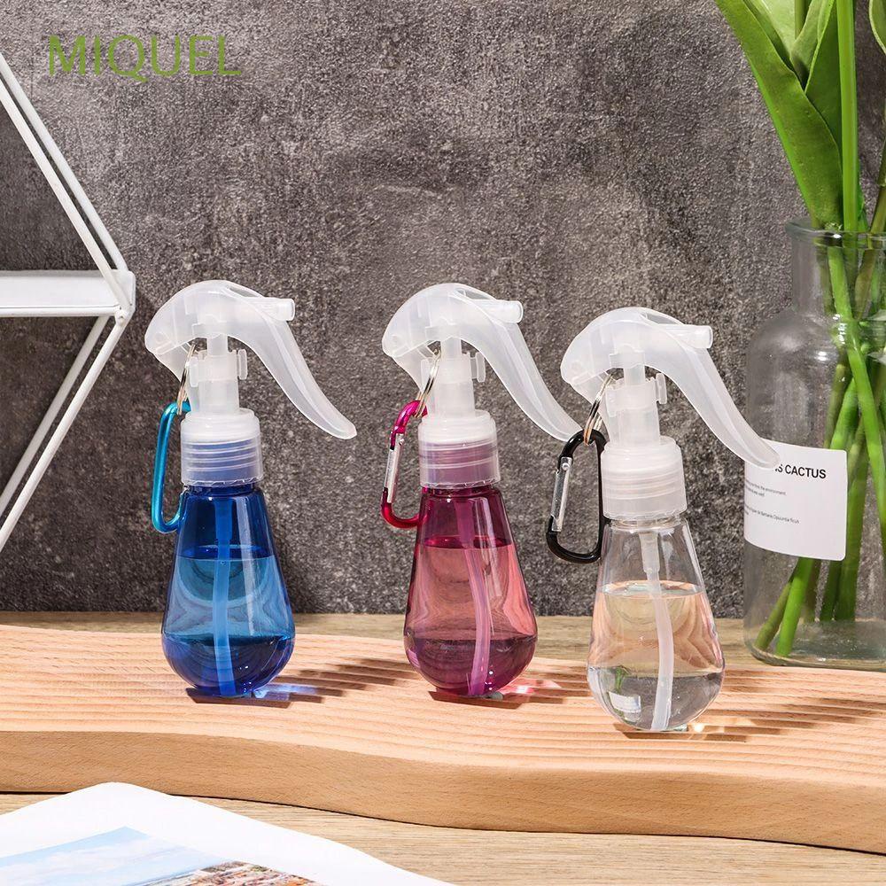 Bình xịt kiểu cò bóp bằng PET đựng nước sát khuẩn tay châm đầy lại được kèm móc khóa tiện lợi khi đi du lịch cho nữ
