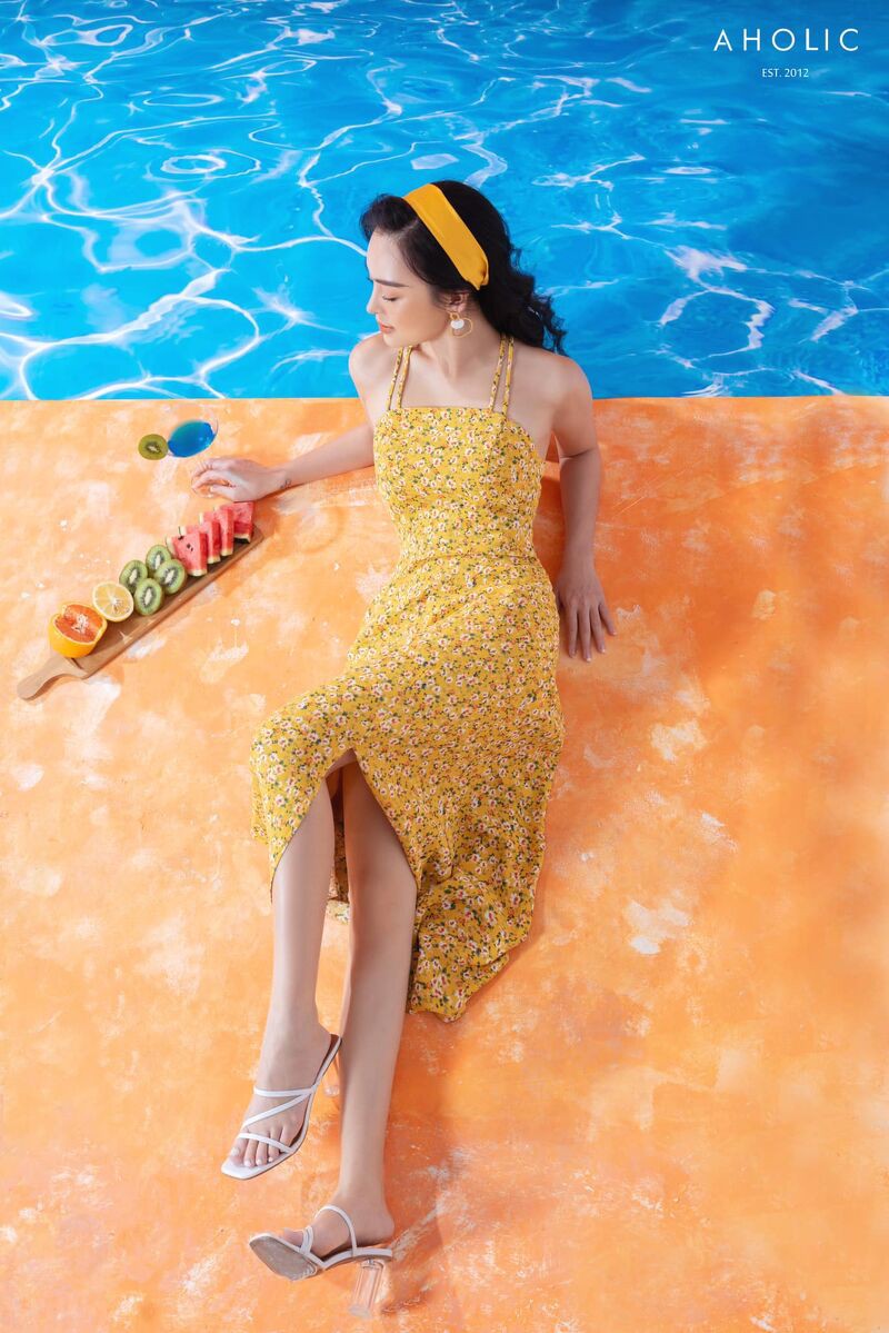 Đầm 2 dây đan dây chéo 2 màu midi Aholic V2443 | BigBuy360 - bigbuy360.vn