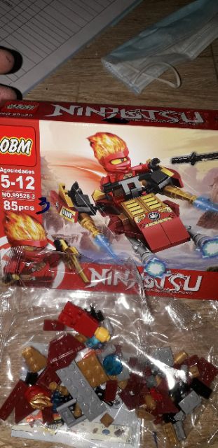 Lắp ráp 1 hộp LegoNinjutsu 99528 có nhiều chi tiết