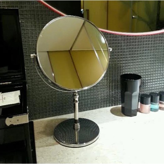 Gương Trang Điểm mini 2 mặt phẳng để bàn – một mặt có thể phóng to gấp 3 lần là dụng cụ trang điểm hiện đại và tiện dụng