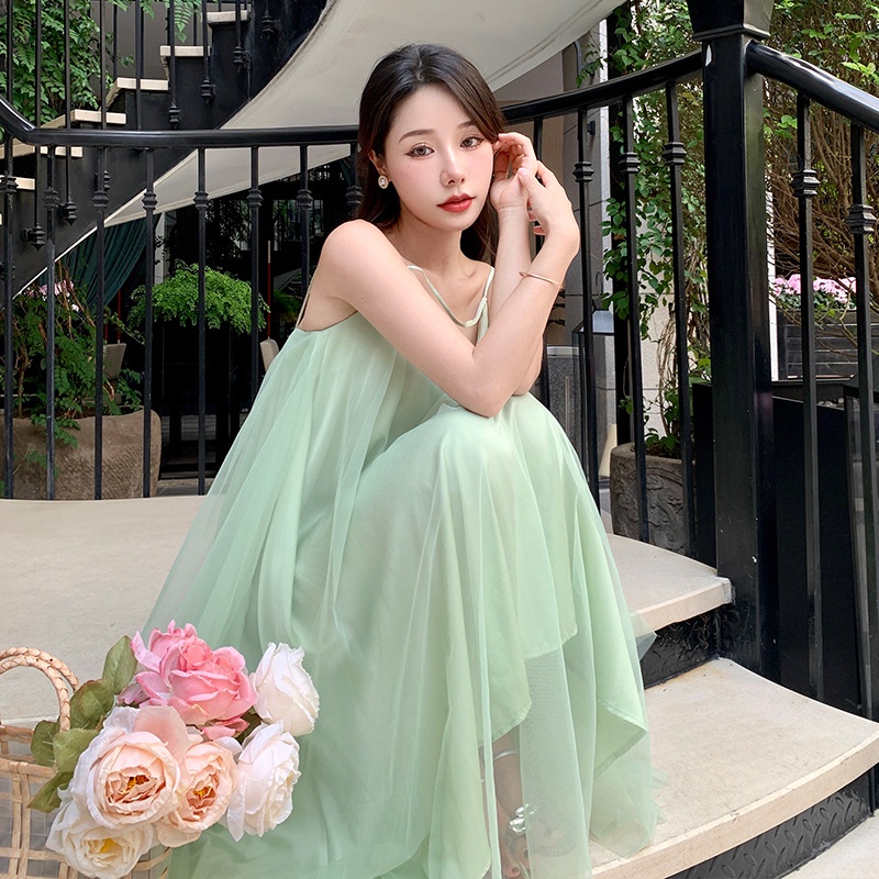 Đầm hai dây IELGY cổ chữ v dáng rộng màu xanh lá thời trang cho nữ