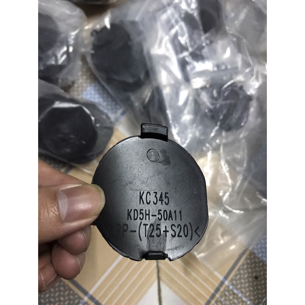 Nắp đậy móc kéo cản sau _ Nắp móc cứu hộ Mazda3 Sedan đời 2015 - 2019 (Nắp mộc màu đen)