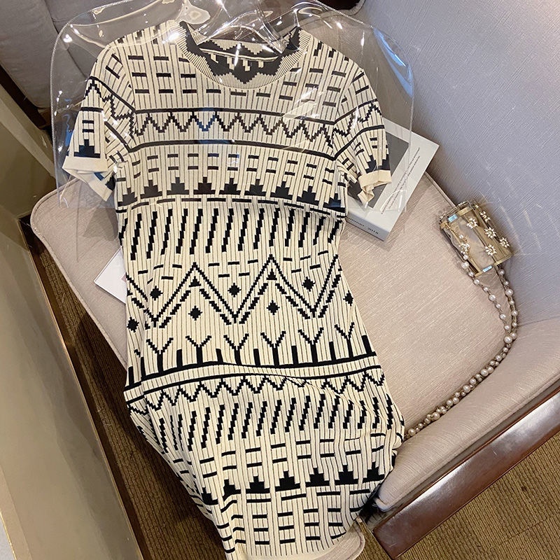 Đầm Dệt Kim Mỏng Họa Tiết Hình Học Cổ Điển Chất Lượng Cao