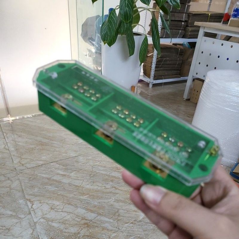 Cầu Đấu Chia Dây Điện Ba Pha 3 Ra 12 FC4-3