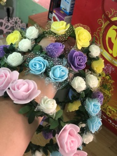 Vòng hoa đội đầu