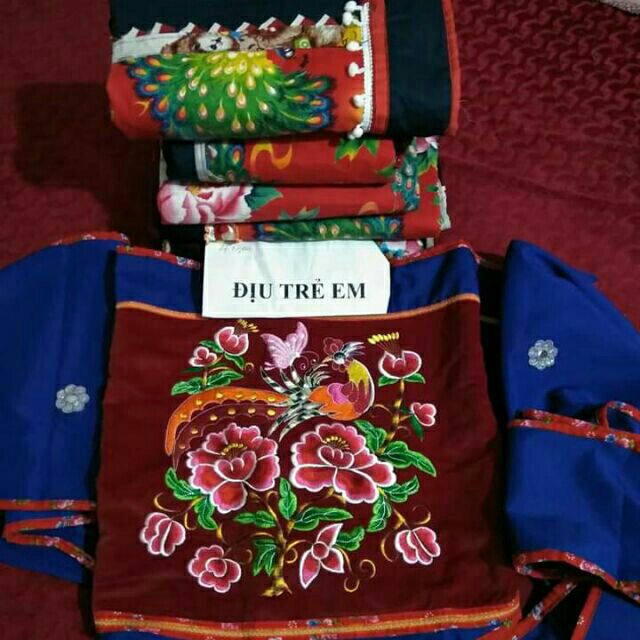 Địu dân tộc xanh , đen