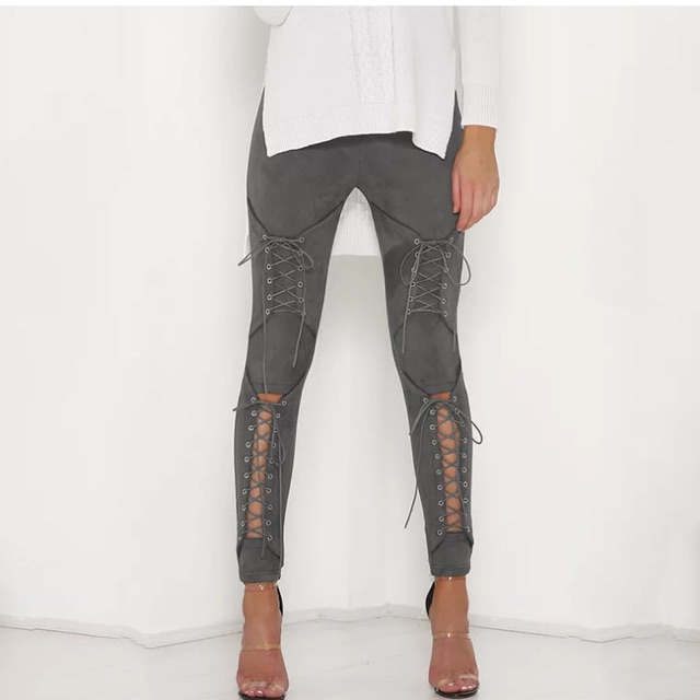 Quần da lộn legging hót hit dáng độc , chất liệu da lộn co zãn , kết hợp chi tiết đan dây quanh đùi tạo nét khỏe khoắn.. | BigBuy360 - bigbuy360.vn
