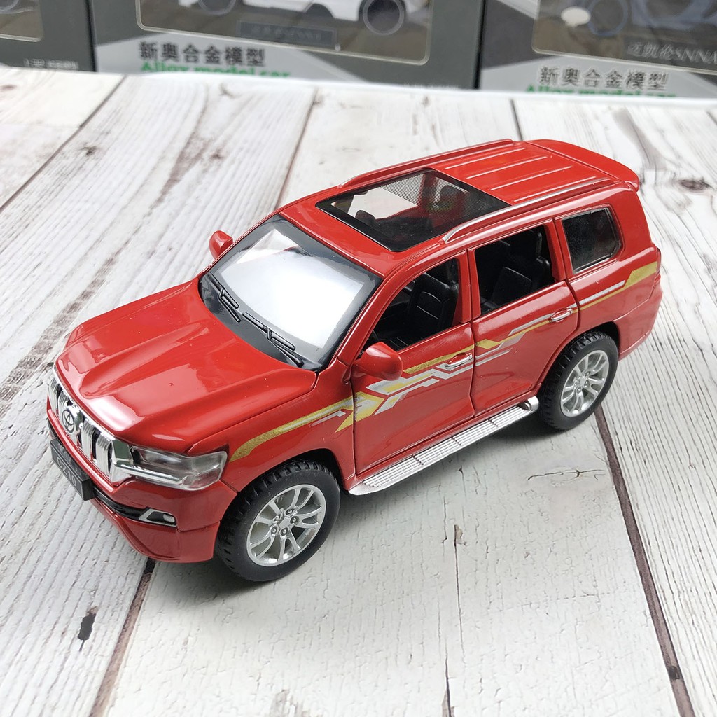 Xe mô hình tỉ lệ 1:32 Toyota Land Cruiser Prado hãng Chezhi màu Đỏ, Xanh bộ đội