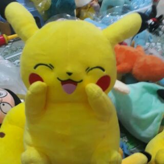 Thú nhồi bông Pikachu