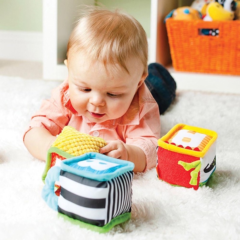 Set 4 khối đồ chơi vải khám phá phát triển các kỹ năng cho bé Infantino - Discover and Play Soft Blocks