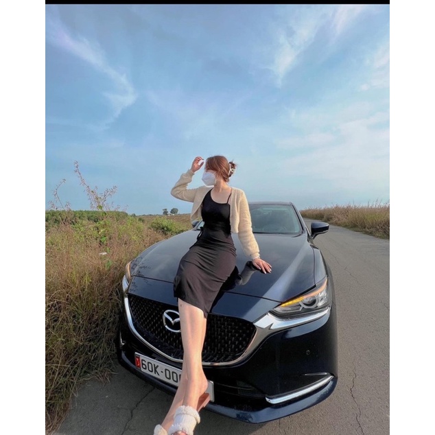 SET ĐẦM ĐEN LỆCH BÊN VAI DÂY + ÁO KHOÁC CROPTOP TRẮNG