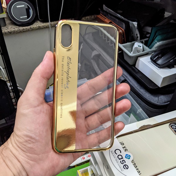 Ốp Silicone dẻo viền Gold sang trọng cho iPhone Xs max.