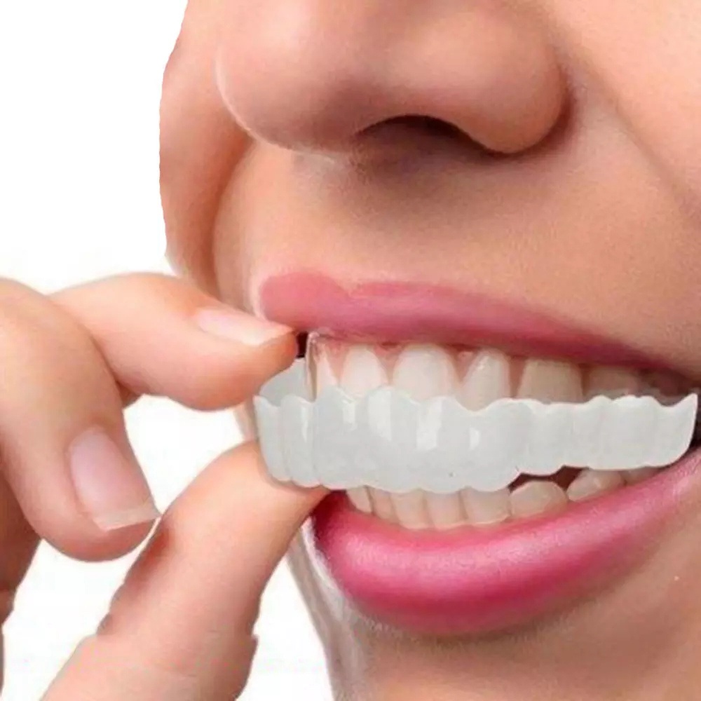Dụng cụ bọc hàm răng trên và dưới bằng silicon giúp trắng sáng tạo nụ cười tươi tắn