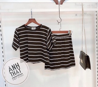 Set áo thun croptop chân váy kẻ
