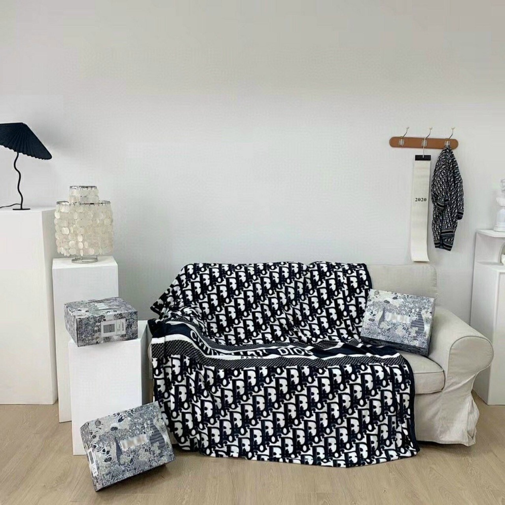 Chăn Tuyết Nhung Đắp Văn phòng - Tặng Kèm Box Xịn Xò Size 1m5x2m