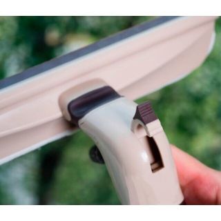 CÂY LAU KÍNH XỊT NƯỚC LOCK&LOCK ETM417