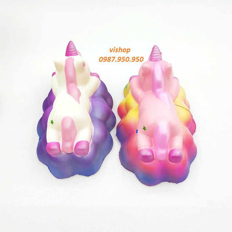 SquiShy NGỰA NẰM TRÊN MÂY