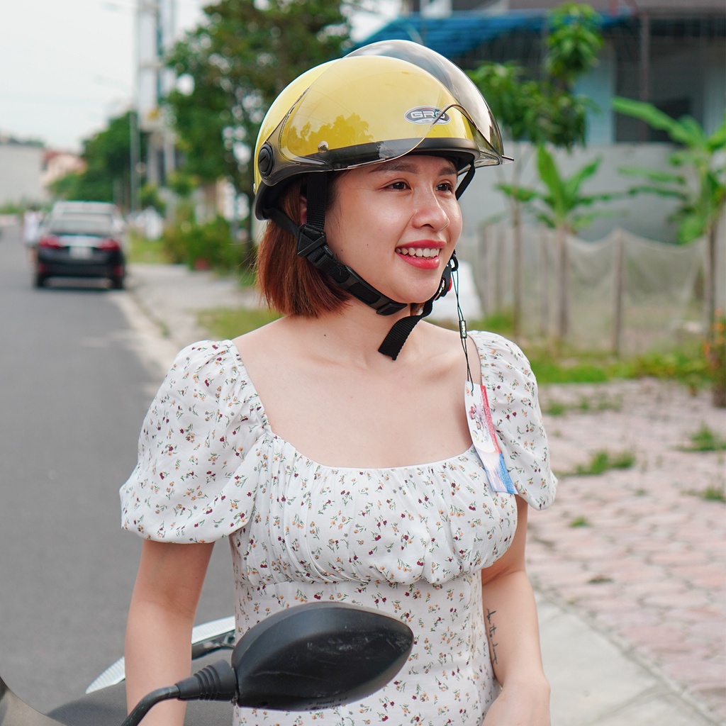 Mũ Bảo Hiểm Nửa Đầu GRO Helmet có kính che nửa mặt, kiểu dáng thời trang, khóa kim loại chắc chắn - Vàng Bóng