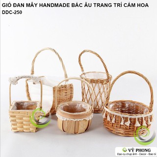 GIỎ HOA XÁCH TAY ĐAN MÂY HANDMADE TỰ NHIÊN PHONG CÁCH BẮC ÂU NORDIC SÂN VƯỜN ĐẠO CỤ CHỤP ẢNH SẢN PHẨM INS DDC-250