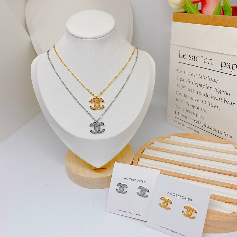 Bộ Trang Sức Bông Tai Và Dây Chuyền Nữ Titan Ko Đen Chạm Cát TT 4074