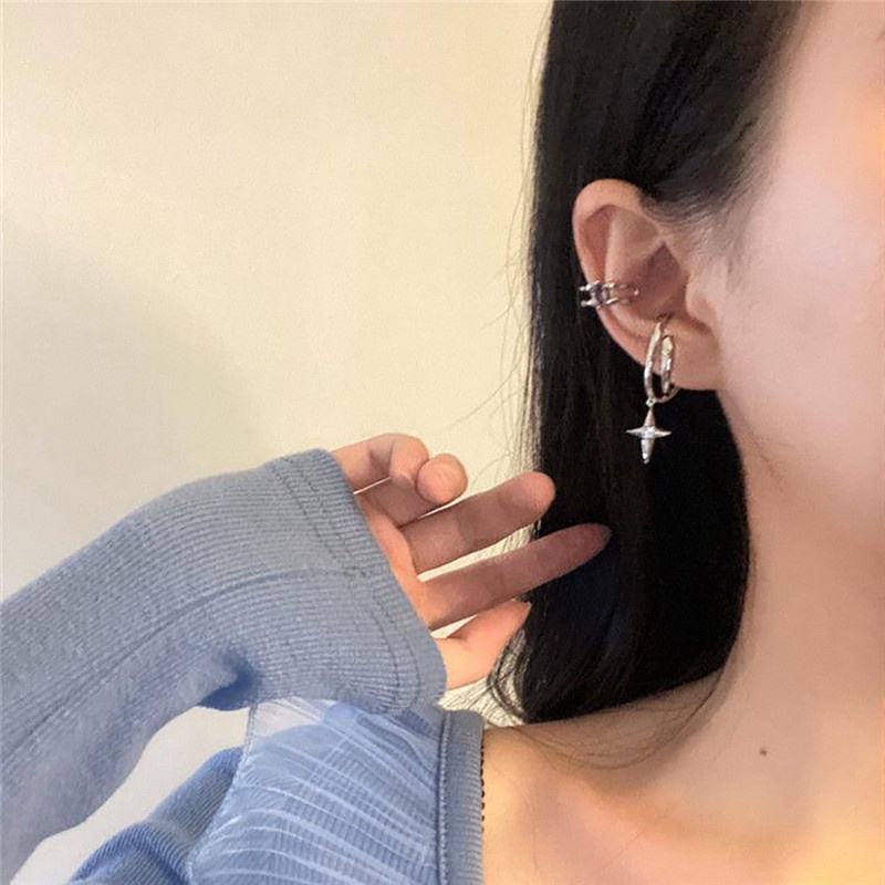 Đôi Khuyên Tai Hình Trái Tim Màu Đen Cá Tính Dành Cho Nữ