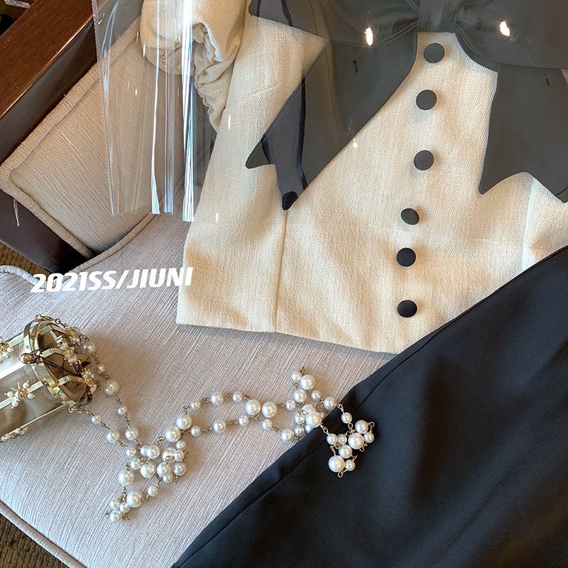 Bộ áo đính nơ + chân váy ngắn thời trang xuân hè 2022 cho nữ có bán lẻ