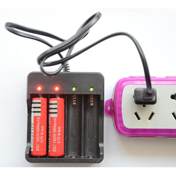 Bộ Sạc Pin UltraFire 18650 4 Pin