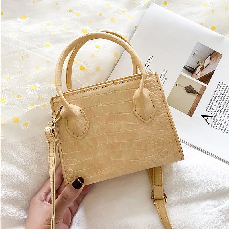 Túi xách đeo chéo thiết kế đơn giản xinh xắn cho nữ