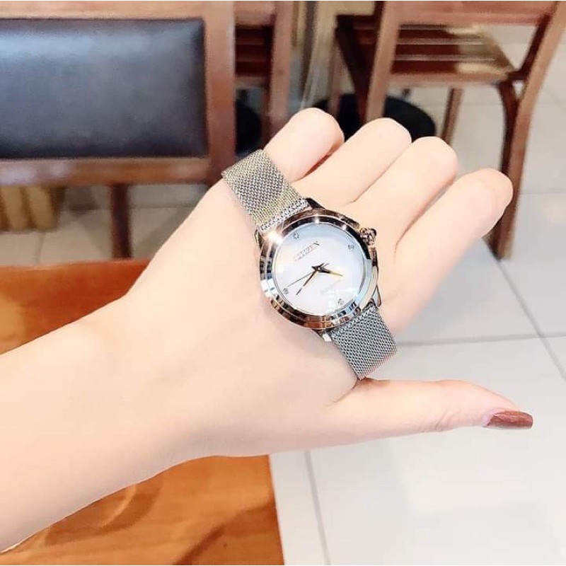 Đồng hồ nữ  Citizen Ceci Diamond có 12 viên kim cương