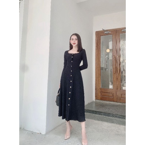 Đầm thun gân trang trí nút hoa mai_ đen