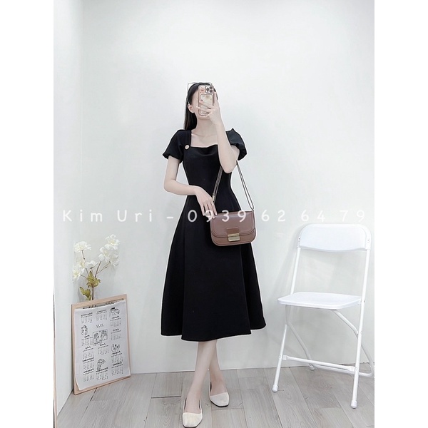 [Sẵn] Đầm đen tay bồng cổ U đính nút đồng dáng dài xoè sang chảnh