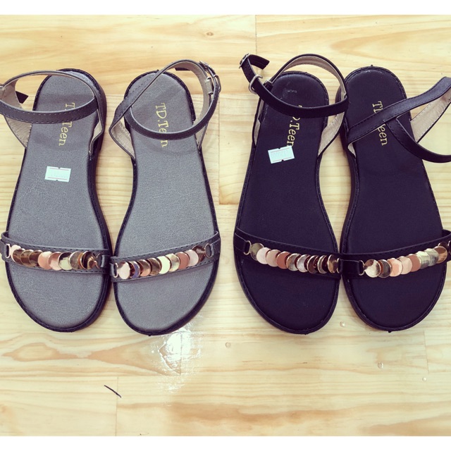 Sandal đồng tiền